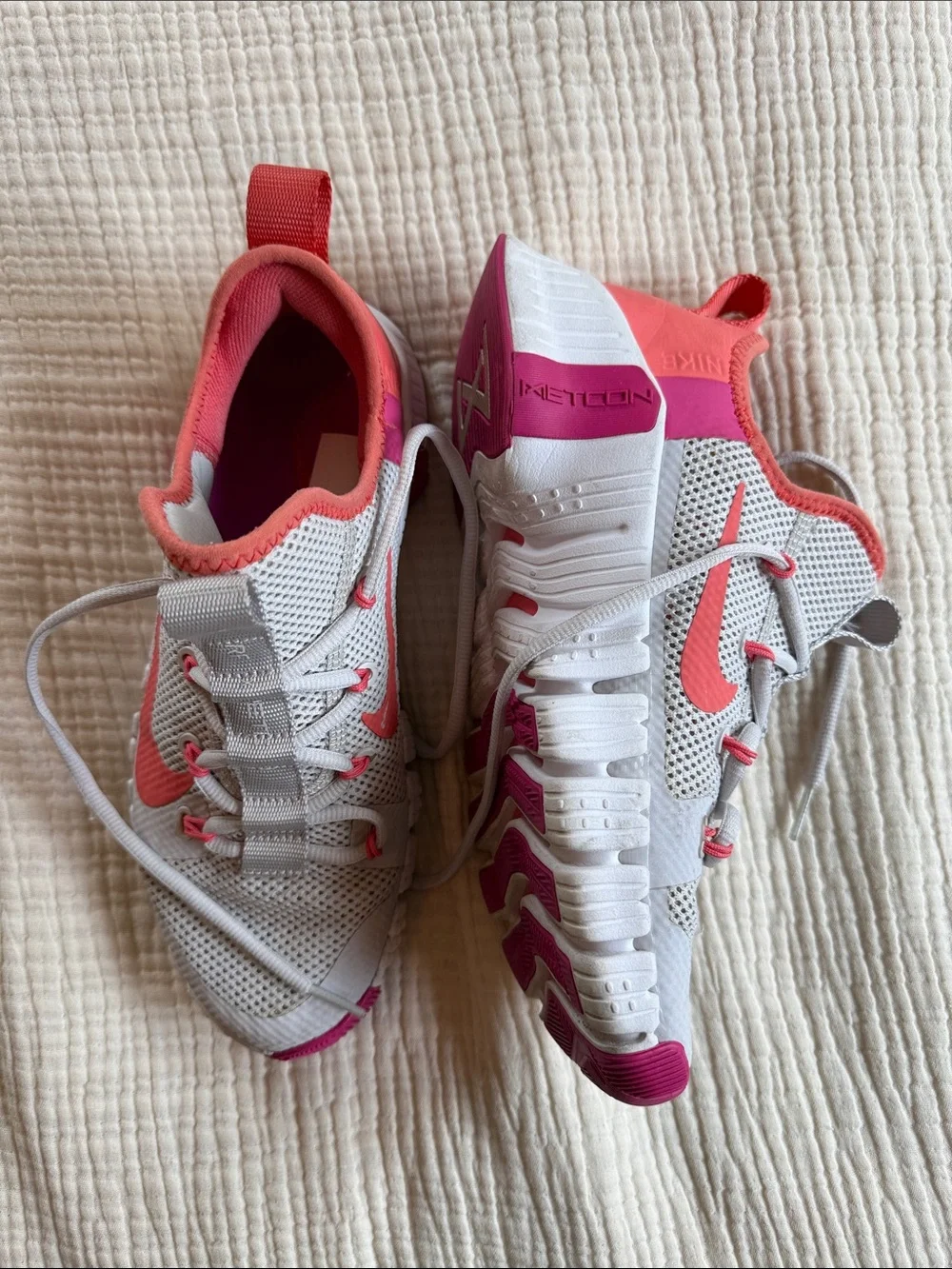 Nike Women’s Metcon White and Coral Athletic Running Shoes - Picture 2 of 6